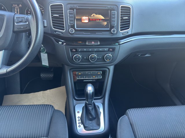 SEAT Alhambra Style~DSG~7 SITZER~PANO~F1 SCHALTUNG~TEMPO~SELBSTPARKEN~KLIMAAUTOM.~SHT~AUTOMATIK~XENON~KURVENLICHT~PDC~NAVI~R-KAMERA~AHK~TÜV NEU~INSP.NEU el. Seitentür öff-schließen - Sportliche Sitze - foto 11