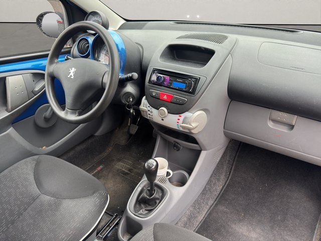 Peugeot 107 Petit Filou~5 gang~TÜV und AU bis 31.06.2026~Servo ~ Alu ~ AHK ~ Radio CD Palyer - foto 16