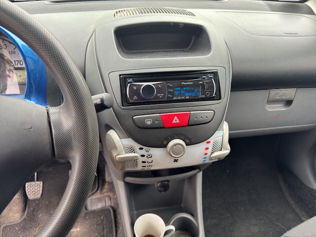 Peugeot 107 Petit Filou~5 gang~TÜV und AU bis 31.06.2026~Servo ~ Alu ~ AHK ~ Radio CD Palyer - foto 10
