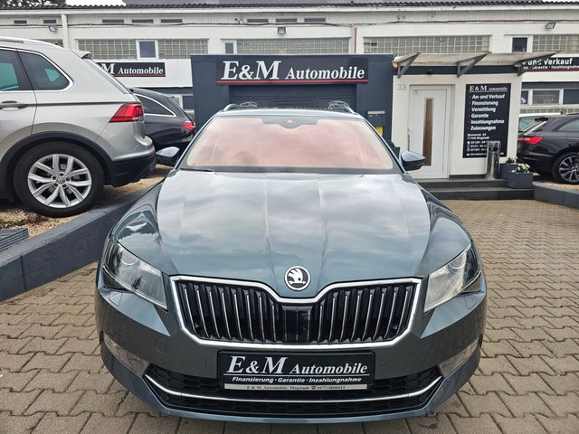 Skoda Superb Combi L&K*LEDER*XENON*PDC*SHZ*AHK*NAVI* - photo 4