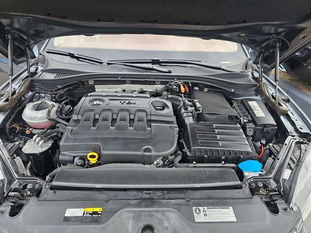 Skoda Superb Combi L&K*LEDER*XENON*PDC*SHZ*AHK*NAVI* - photo 10