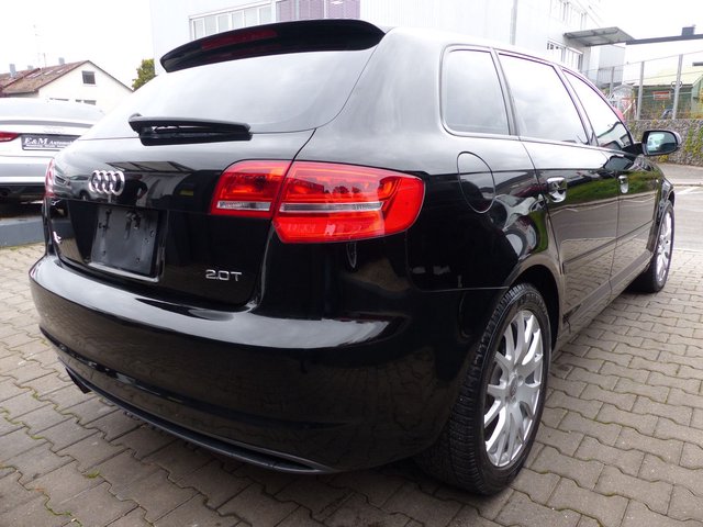 Audi A3 2.0 TFSI S-LINE*PANO*LEDER*KAMERA*NAVI*SHZ* - bilder 7