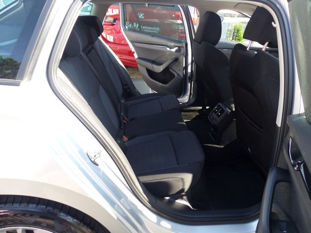 Skoda Octavia Combi*NEUES MODELL*NAVI*ACC*PDC*SHZ* - bilder 9