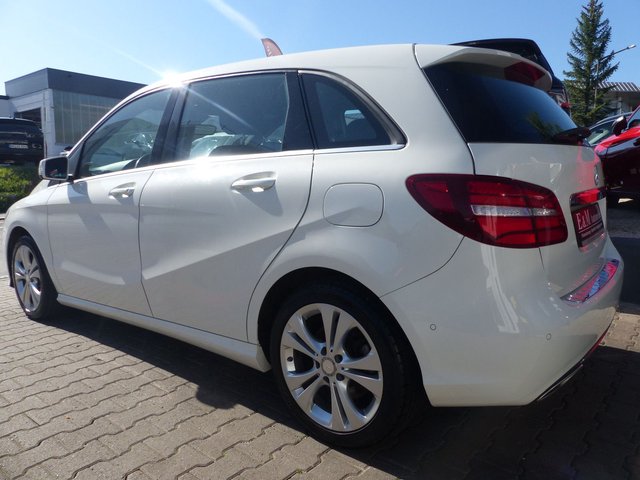Mercedes-Benz B 250 Urban Automatik*NAVI*XENON*PDC*SHZ*LEDER* - bilder 7