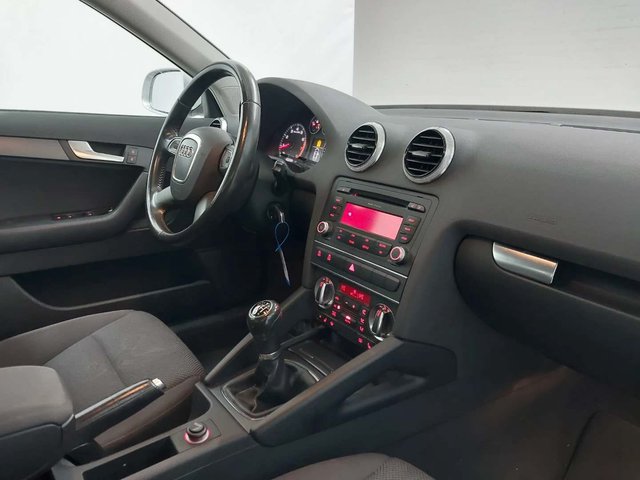 Audi A3 Sportback 1.2 TFSI Attraction  EINPARKHILFE/AHK/5-TÜRER - bilder 4