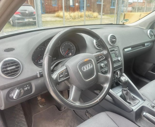 Audi A3 Sportback 1.2 TFSI Attraction  EINPARKHILFE/AHK - foto 2