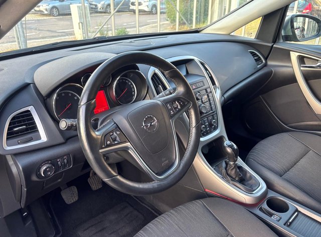 Opel Astra J 1.4 Turbo  EINPARKHILFE/SITZHEIZ./TEMPOMAT - photo 2