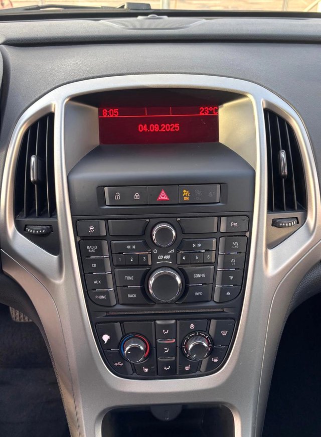 Opel Astra J 1.4 Turbo  EINPARKHILFE/SITZHEIZ./TEMPOMAT - photo 6