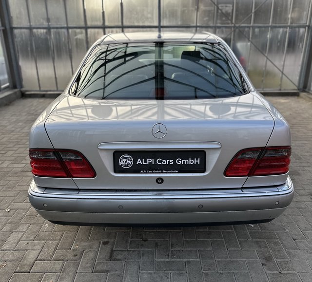 Mercedes-Benz E 320 4Matic  TÜV/EXTREM GUT AUSGESTATTET - photo 3