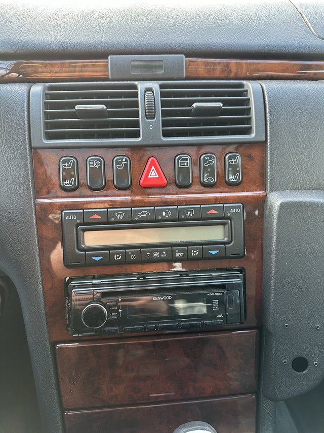 Mercedes-Benz E 320 4Matic  TÜV/EXTREM GUT AUSGESTATTET - photo 7