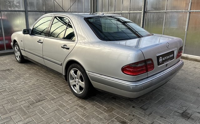 Mercedes-Benz E 320 4Matic  TÜV/EXTREM GUT AUSGESTATTET - photo 5