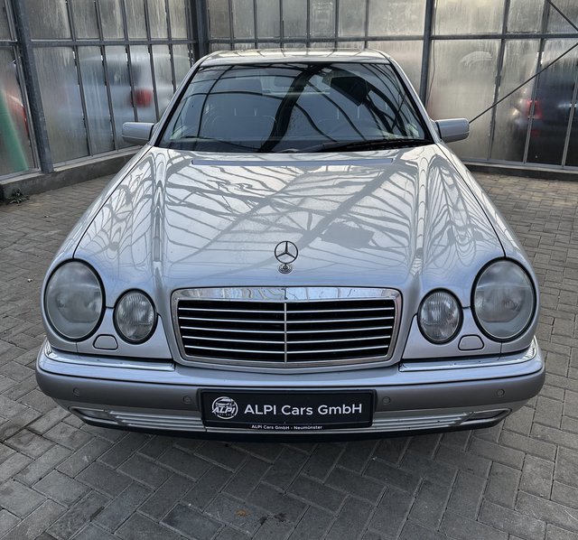 Mercedes-Benz E 320 4Matic  TÜV/EXTREM GUT AUSGESTATTET - photo 8