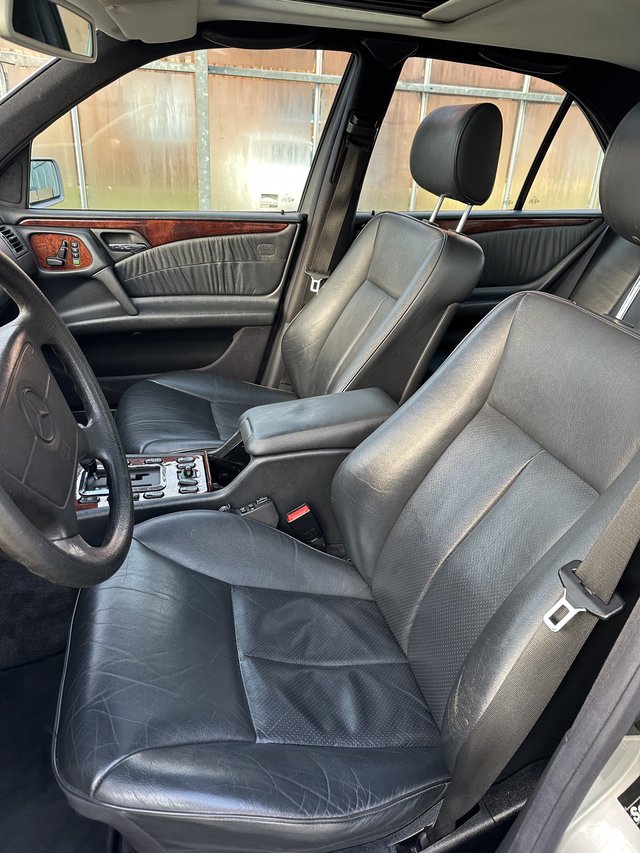 Mercedes-Benz E 320 4Matic  TÜV/EXTREM GUT AUSGESTATTET - photo 6