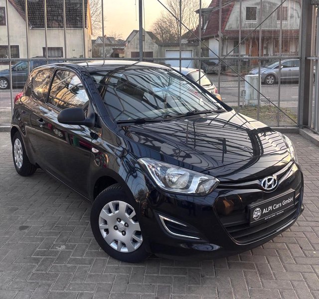 Hyundai i20 1.2 FIFA World Cup Edition  GANZJAHRESREIF./TÜV. - photo 5