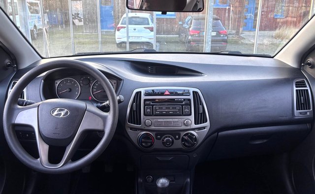 Hyundai i20 1.2 FIFA World Cup Edition  GANZJAHRESREIF./TÜV. - photo 4