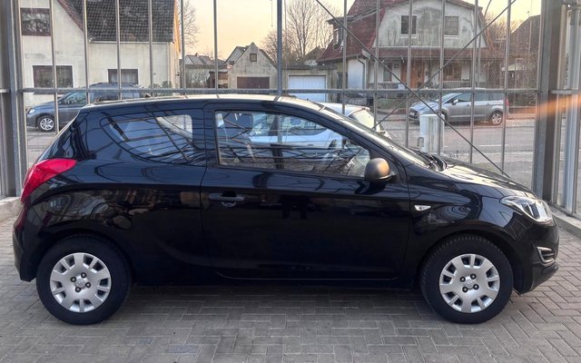 Hyundai i20 1.2 FIFA World Cup Edition  GANZJAHRESREIF./TÜV. - photo 9