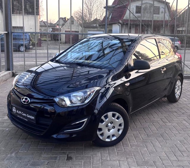 Hyundai i20 1.2 FIFA World Cup Edition  GANZJAHRESREIF./TÜV. - photo 1