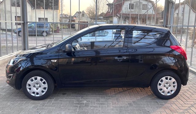 Hyundai i20 1.2 FIFA World Cup Edition  GANZJAHRESREIF./TÜV. - photo 7