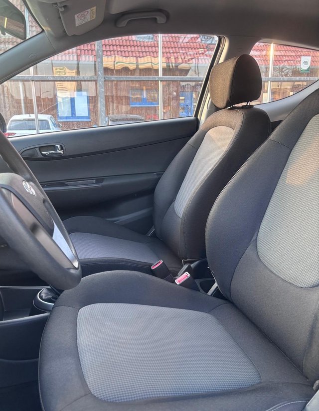 Hyundai i20 1.2 FIFA World Cup Edition  GANZJAHRESREIF./TÜV. - photo 6