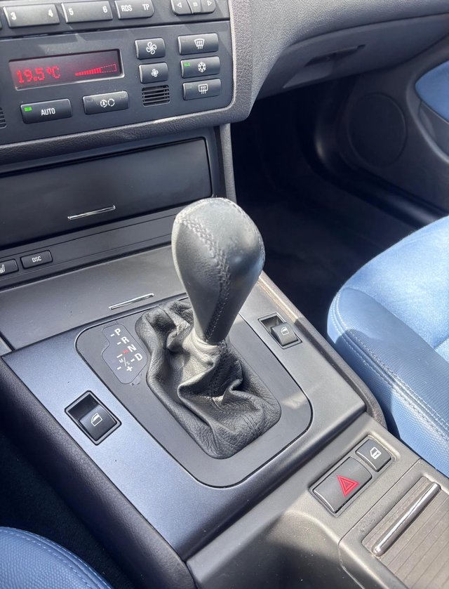BMW 318 i AUTOMATIK Edition Lifestyle  SITZHEIZ./TÜV NEU - bilder 8
