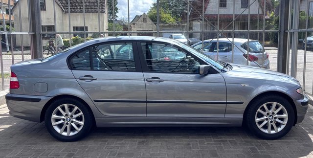 BMW 318 i AUTOMATIK Edition Lifestyle  SITZHEIZ./TÜV NEU - bilder 9