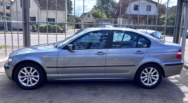 BMW 318 i AUTOMATIK Edition Lifestyle  SITZHEIZ./TÜV NEU - bilder 7