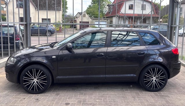 Audi A3 1.6 FSI Sportback  EINPARKHILFE/SITZHEIZ./TEMP. - foto 7