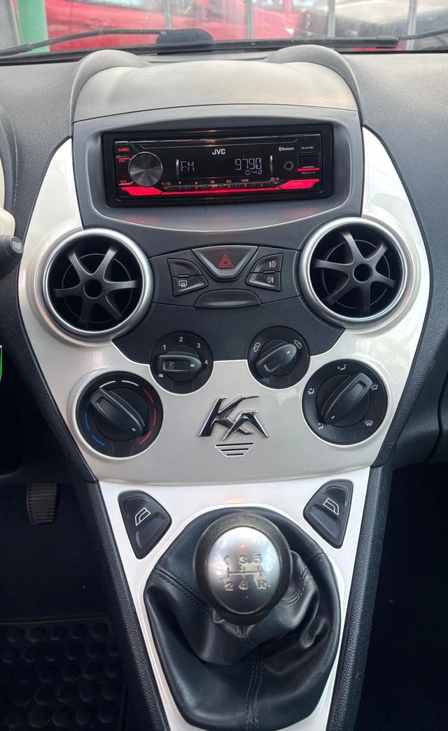 Ford Ka 1.2 Titanium  EINPARKHILFE / TÜV NEU - bilder 6