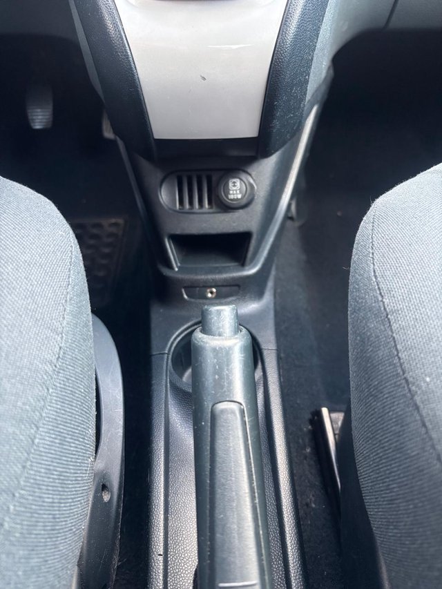 Ford Ka 1.2 Titanium  EINPARKHILFE / TÜV NEU - bilder 10