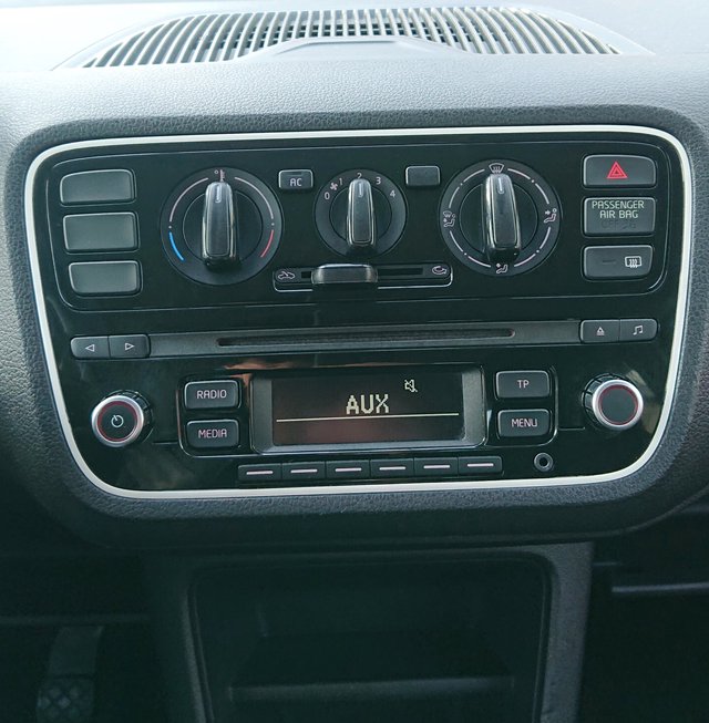 Volkswagen up! 1.0 take up!  TÜV/FINANZIERUNG/GANZJAHRESREIF. - photo 8