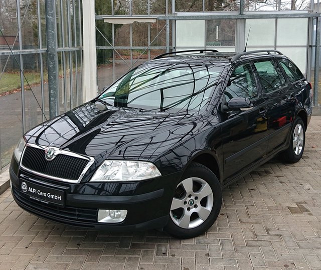 Skoda Octavia 1.6 Combi Ambiente  SITZHEIZ./EINPARKHILFE/TÜV NEU - bilder 1