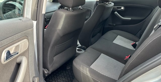 SEAT Ibiza 1.2 12V  TEMPOMAT/KLIMAAUTOMATIK/8-FACH BEREIFT - bilder 4