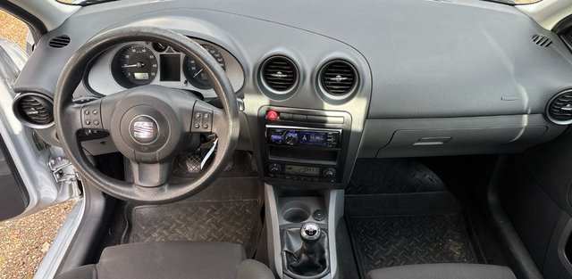 SEAT Ibiza 1.2 12V  TEMPOMAT/KLIMAAUTOMATIK/8-FACH BEREIFT - bilder 3