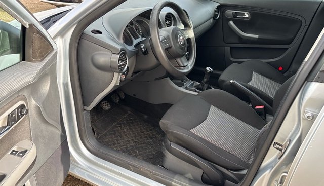 SEAT Ibiza 1.2 12V  TEMPOMAT/KLIMAAUTOMATIK/8-FACH BEREIFT - bilder 2