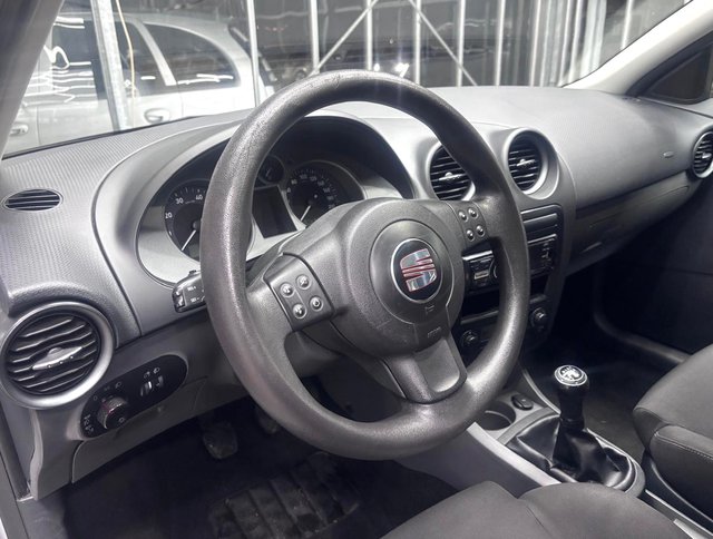 SEAT Ibiza 1.2 12V  TEMPOMAT/KLIMAAUTOMATIK/TÜV 10/2026 - bilder 2