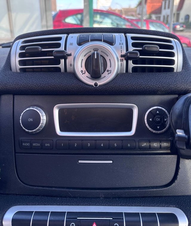 smart fortwo coupe 1.0 MHD  PANORAMA/TÜV/GANZJAHRESREIF. - photo 8