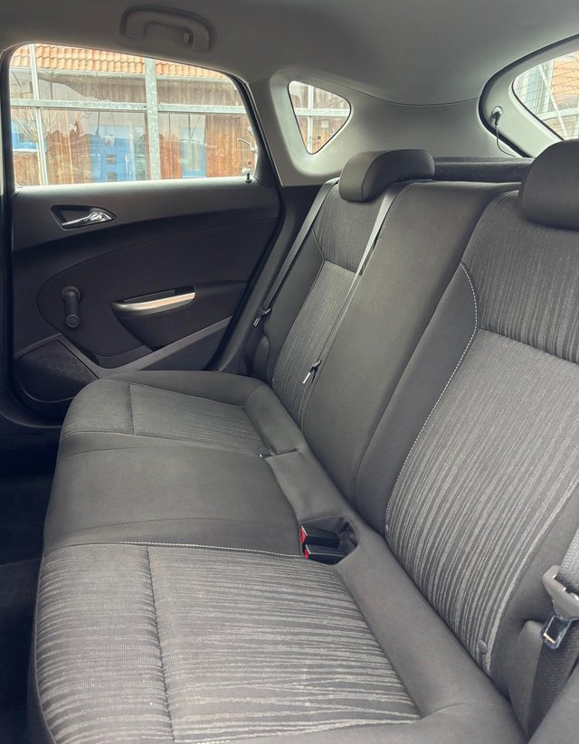 Opel Astra J 1.6 Edition  TEMPOMAT/TÜV NEU - photo 6