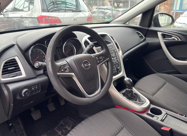Opel Astra J 1.6 Edition  TEMPOMAT/TÜV NEU - photo 2