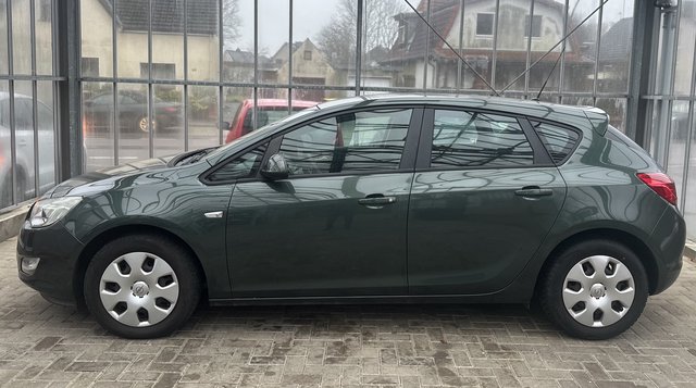 Opel Astra J 1.6 Edition  TEMPOMAT/TÜV NEU - photo 3