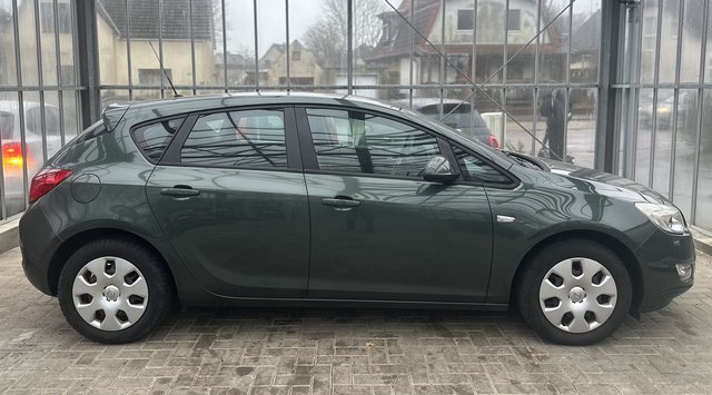 Opel Astra J 1.6 Edition  TEMPOMAT/TÜV NEU - photo 9