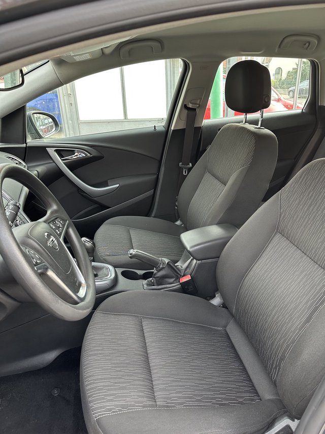 Opel Astra J Sports Tourer Selection TEMPOMAT NAVI SHZ - bilder 9