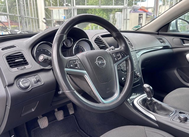 Opel Insignia 1.8 Sports Tourer Innov.  NAVI/EINPARKHILFE - photo 2