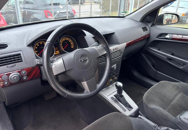 Opel Astra H CC 1.8 5T Elegance AUTOMATIK EINPARKHILFE/TÜV NEU - photo 2