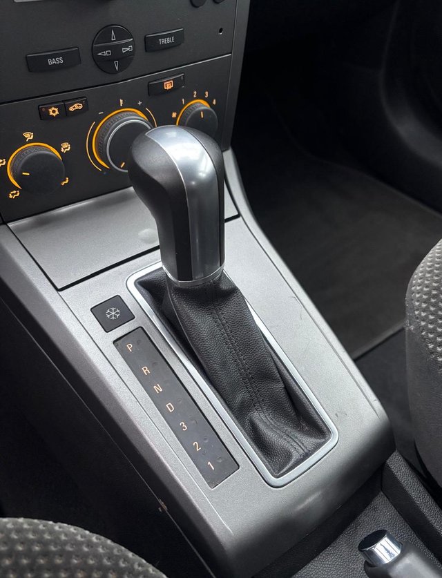 Opel Astra H CC 1.8 5T Elegance AUTOMATIK EINPARKHILFE/TÜV NEU - photo 4