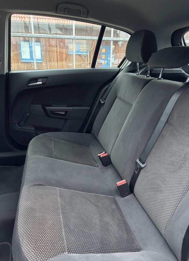 Opel Astra H CC 1.8 5T Elegance AUTOMATIK EINPARKHILFE/TÜV NEU - photo 8