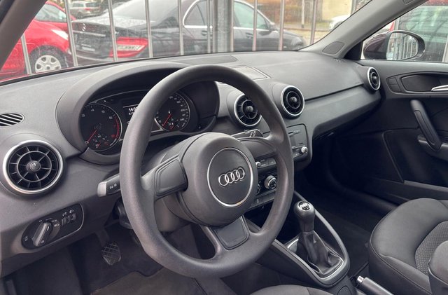 Audi A1 1.2 TFSI Attraction  1.HAND/EINPARKHILFE/SITZHEIZUNG - photo 2