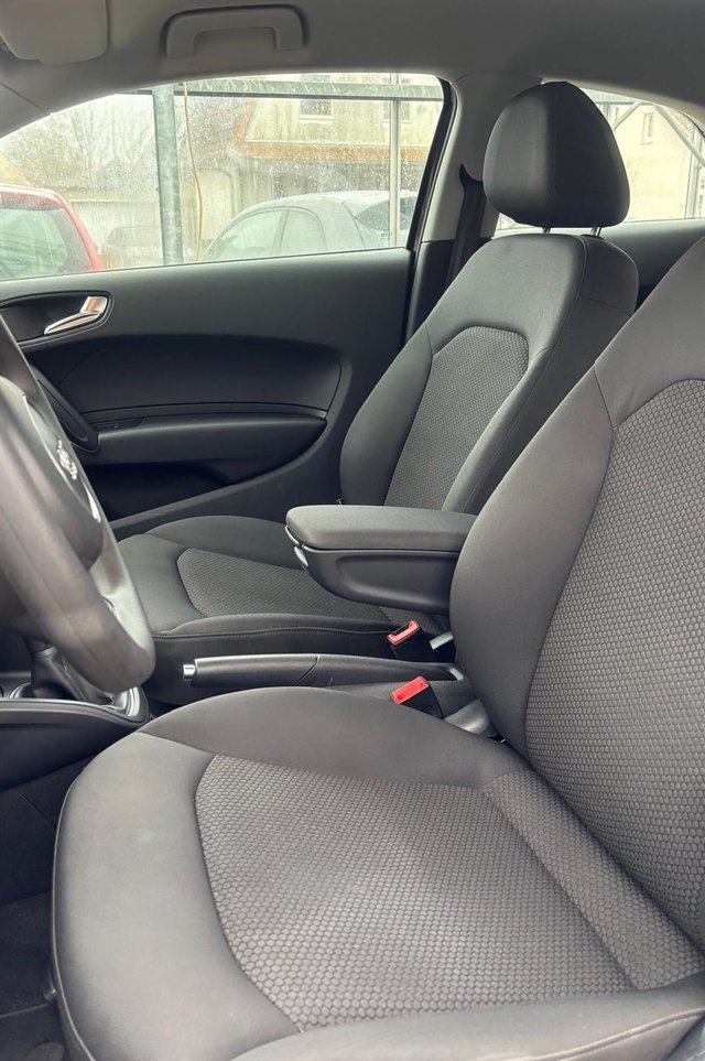 Audi A1 1.2 TFSI Attraction  1.HAND/EINPARKHILFE/SITZHEIZUNG - photo 4