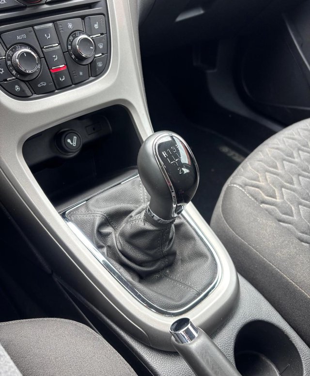 Opel Astra 1.4 Sports Tourer  EINPARKHILFE/SITZHEIZ./TÜV - bilder 10