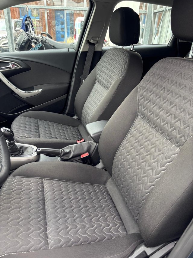 Opel Astra 1.4 Sports Tourer  EINPARKHILFE/SITZHEIZ./TÜV - bilder 4