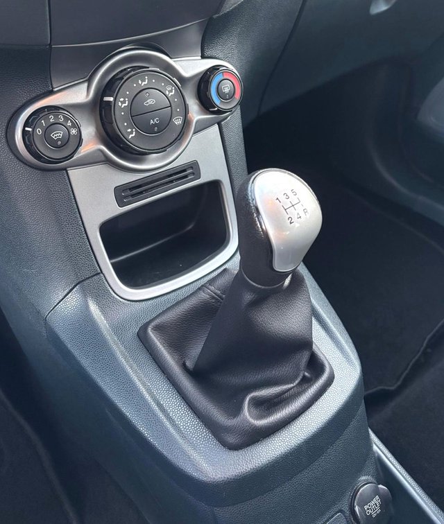 Ford Fiesta 1.25 Trend  SITZHEIZ./FINANZIER./EINPARKHILFE - bilder 9